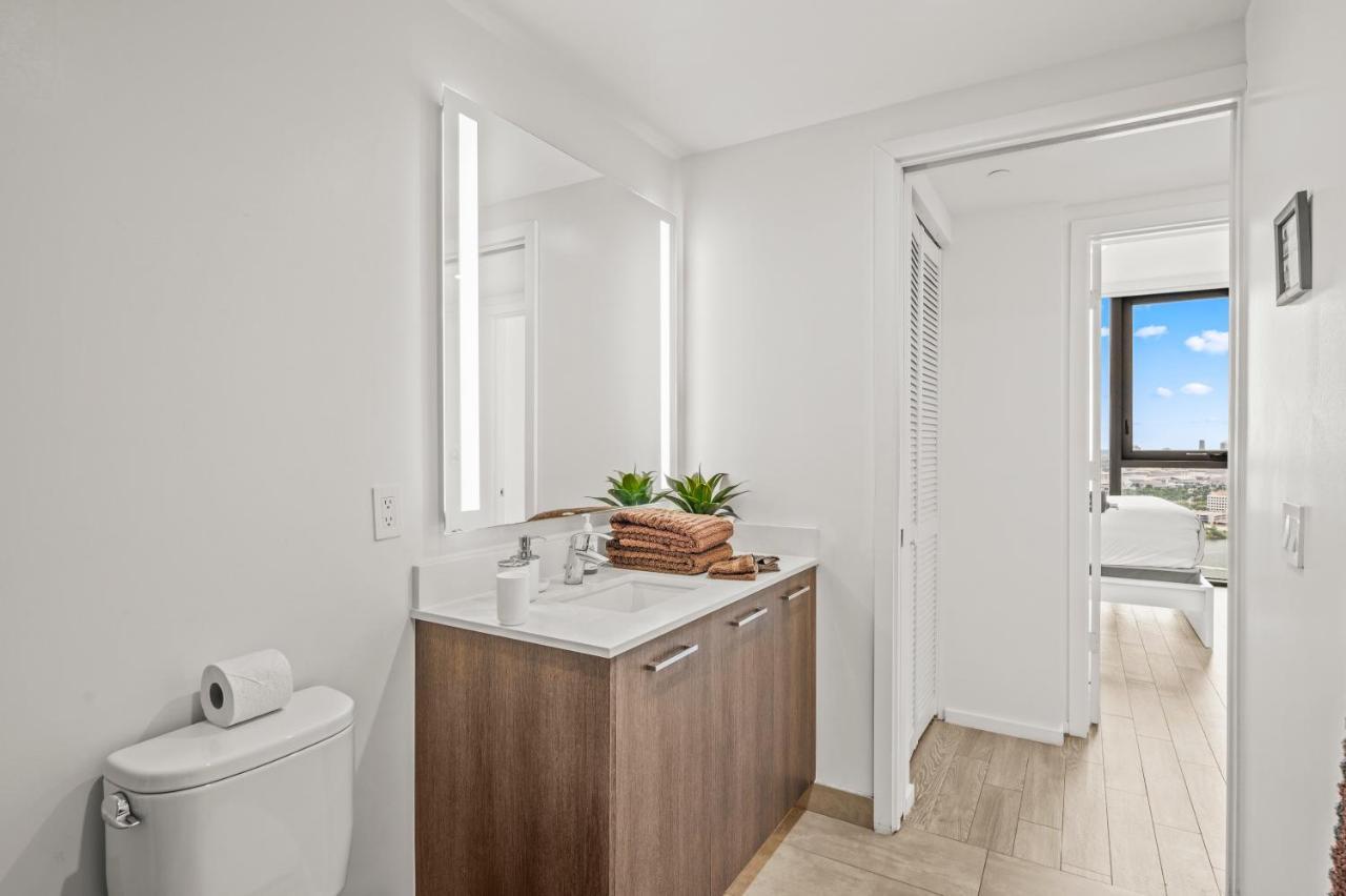 Complex Full Amenities & Entertainment! *