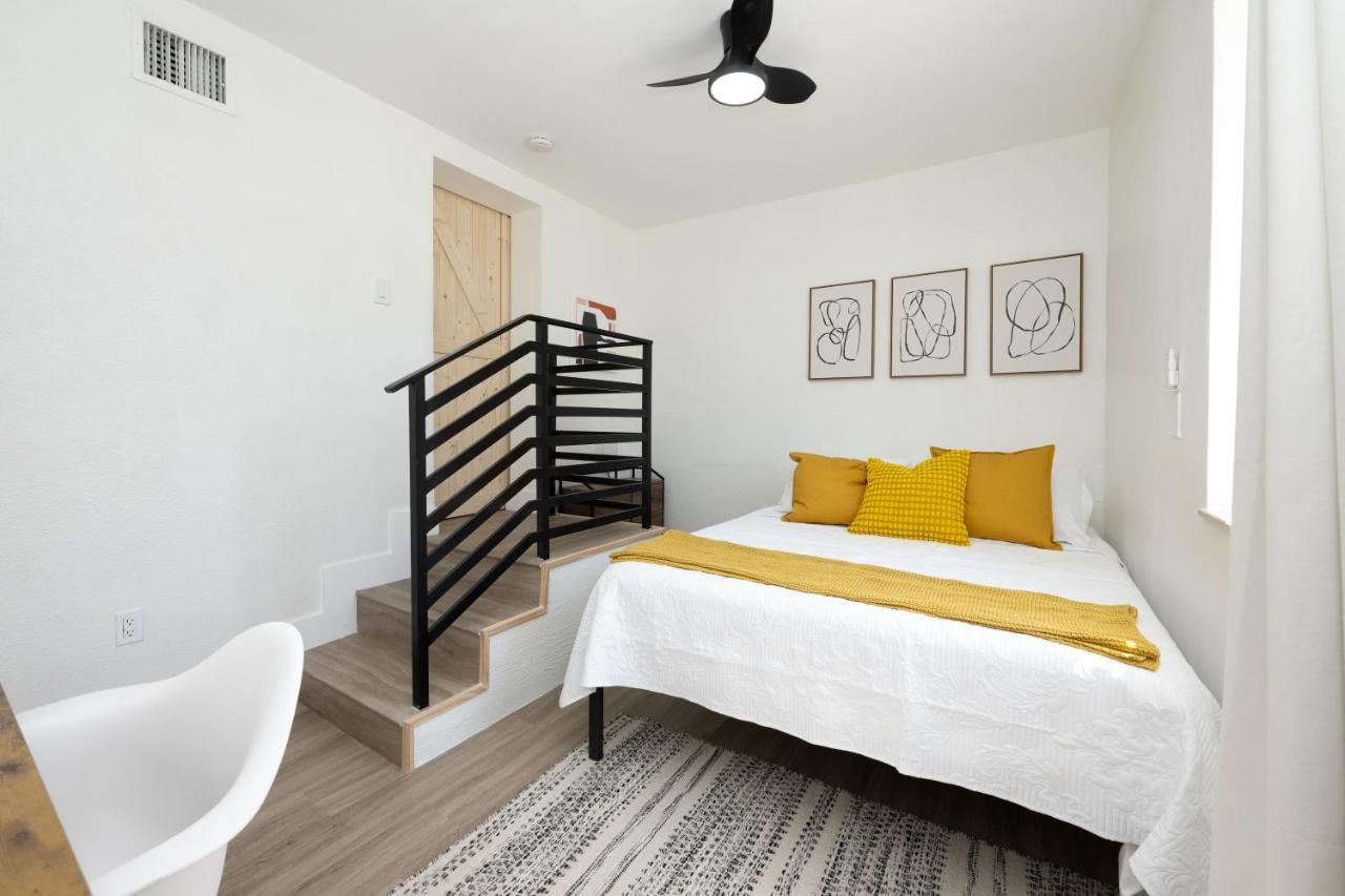 Holiday home 3 Bedroom Smart Home, Close To Airport, Fast Wifi, Patio, Grill & Free Private Parking *