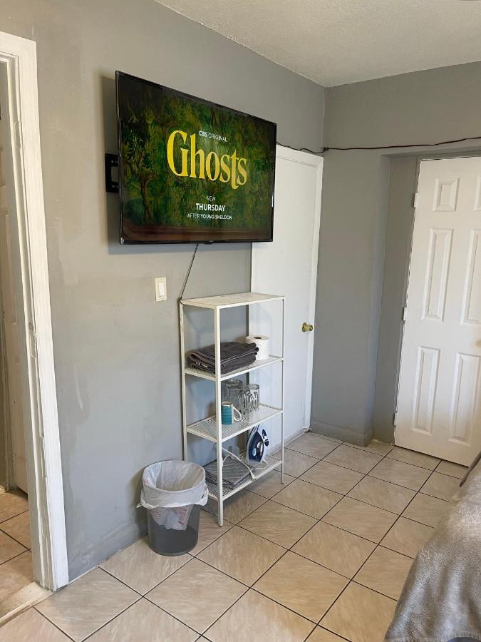 Homestay Value Inside Miami, Near Airport, Beach, Center & Metro