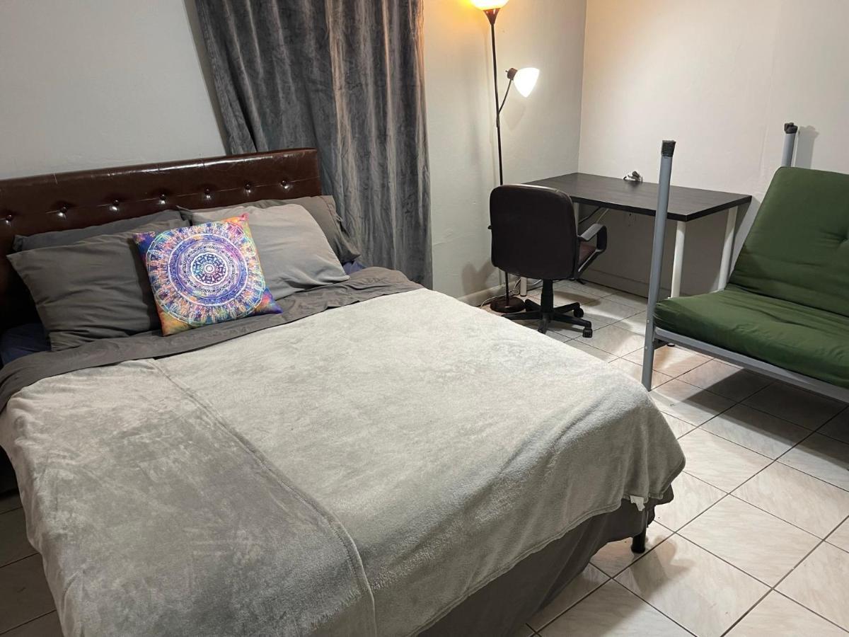 Homestay Value Inside Miami, Near Airport, Beach, Center & Metro