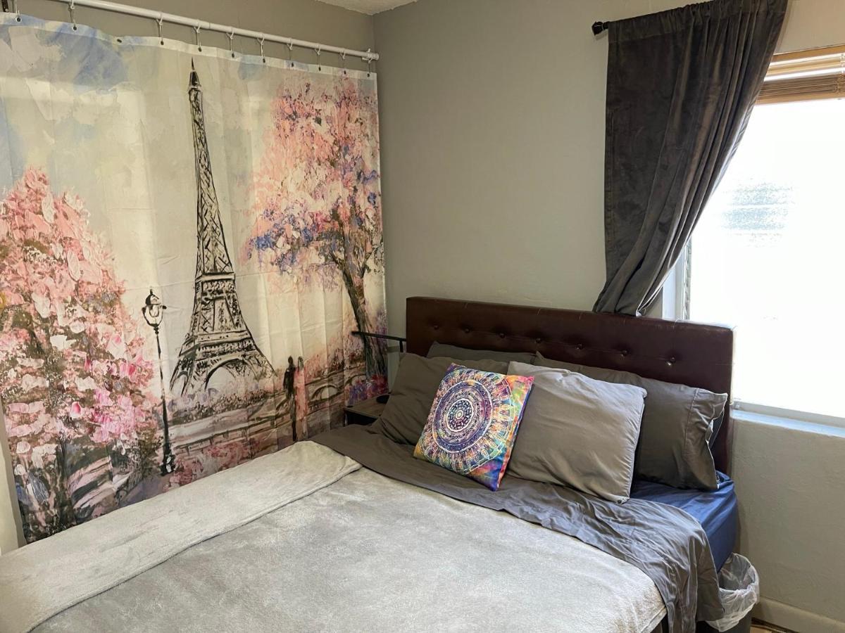 Homestay Value Inside Miami, Near Airport, Beach, Center & Metro *