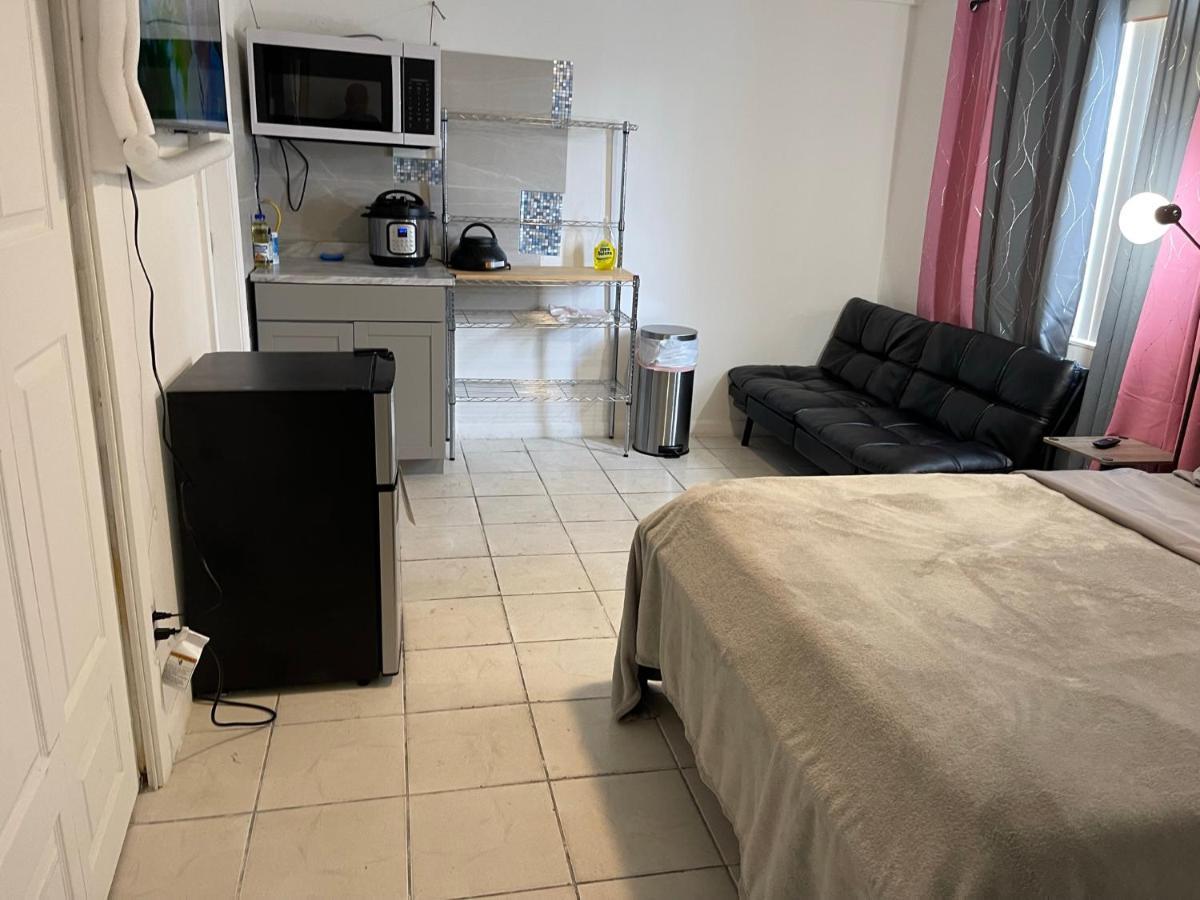 Homestay Value Inside Miami, Near Airport, Beach, Center & Metro Miami