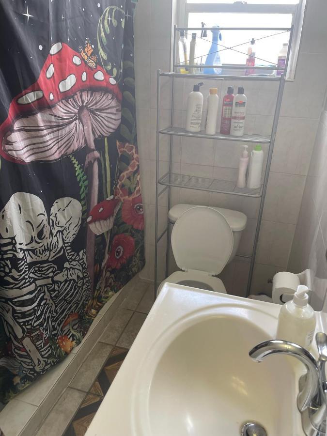 Homestay Value Inside Miami, Near Airport, Beach, Center & Metro