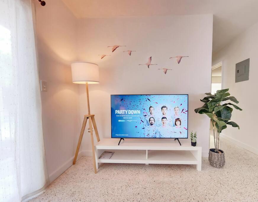 Cozy Near Brickell Apartment *