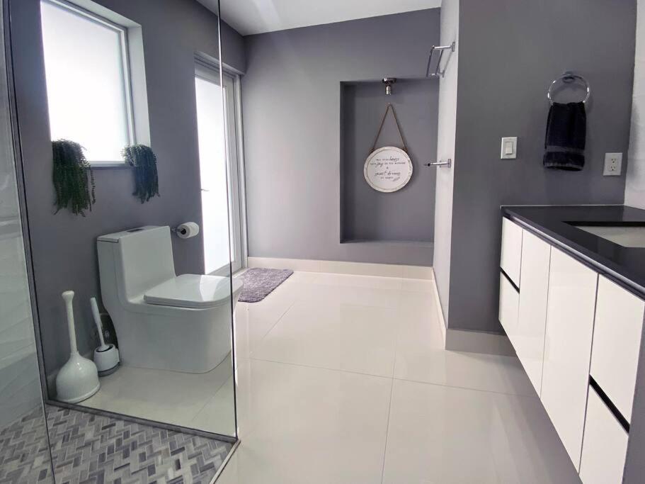 Holiday home Luxurious With Bbq, Hot Tub, Heated Pool & Wifi - L36