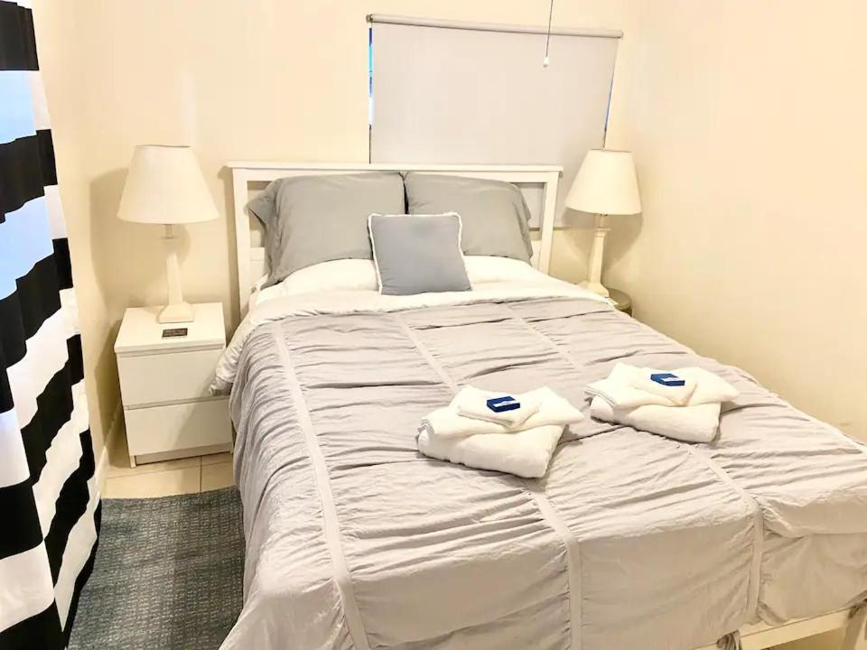 Homestay Private Close To Airport - Free Parking - 02 *
