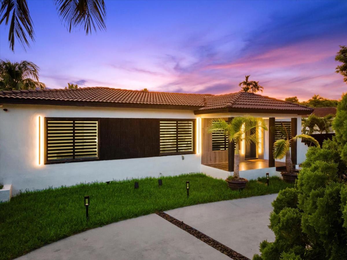 Villalee-jungle Palm Island White Marble Pool Area Holiday home *