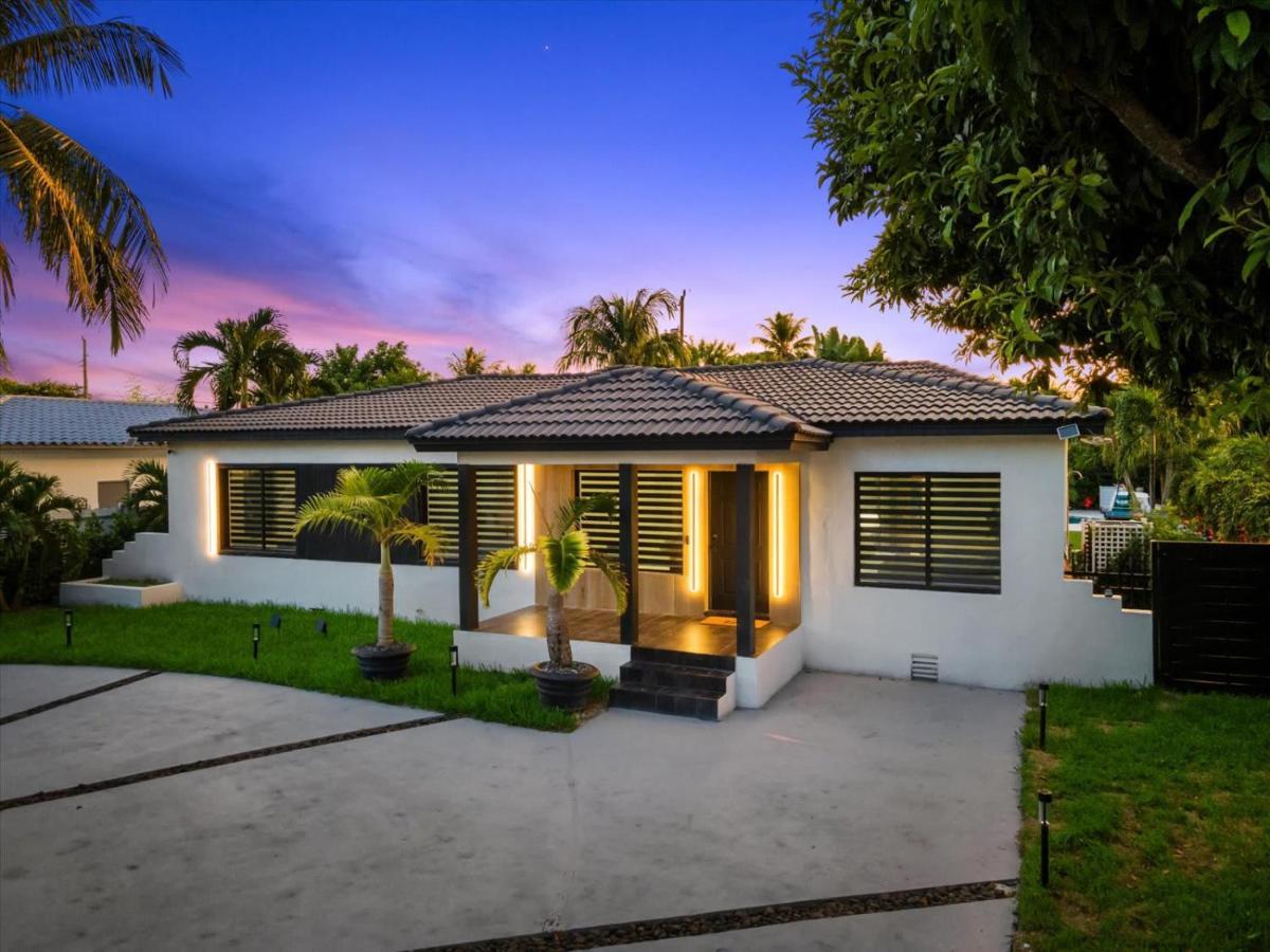 Villalee-jungle Palm Island White Marble Pool Area Holiday home *