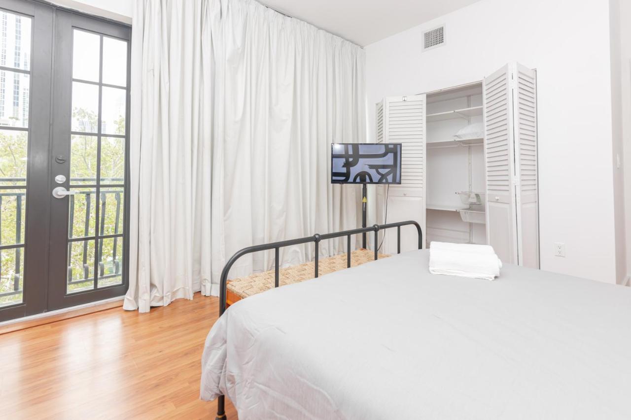 Downtown 2 Bedrooms - 10 Minutes To Beach - 5 Minutes To Wynwood Apartment *