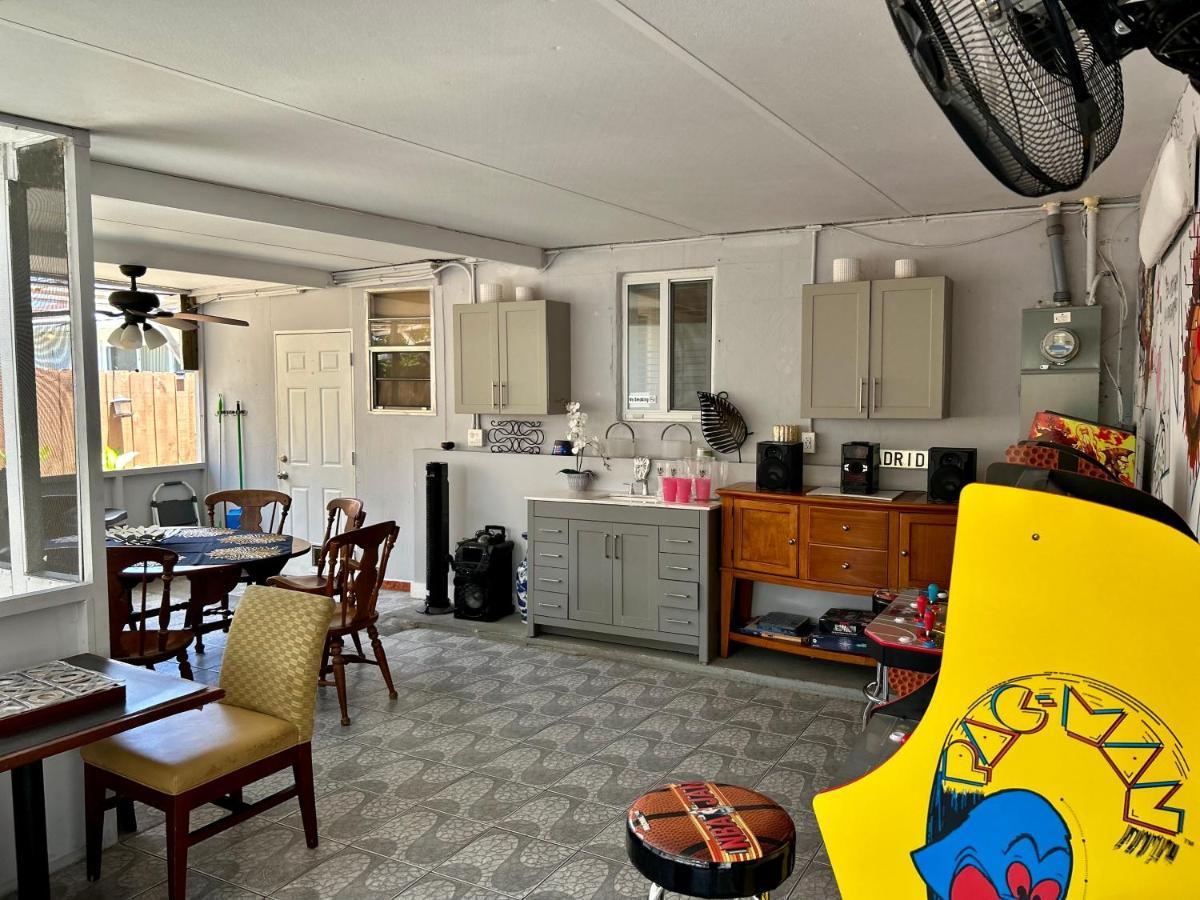Main House 3 Bed 2 Bath & 1 Bed 1 Bath *