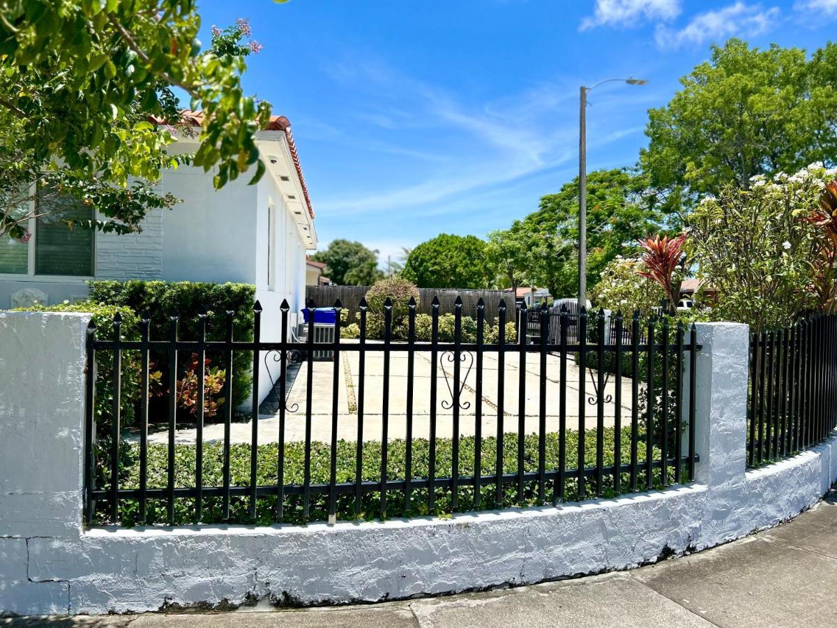 Main House 3 Bed 2 Bath & 1 Bed 1 Bath *