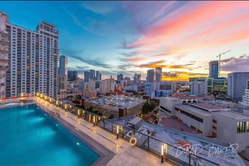 Ocean View With Balcony, Kitchen, Gym, Restaurants And Rooftop Pool Apartment