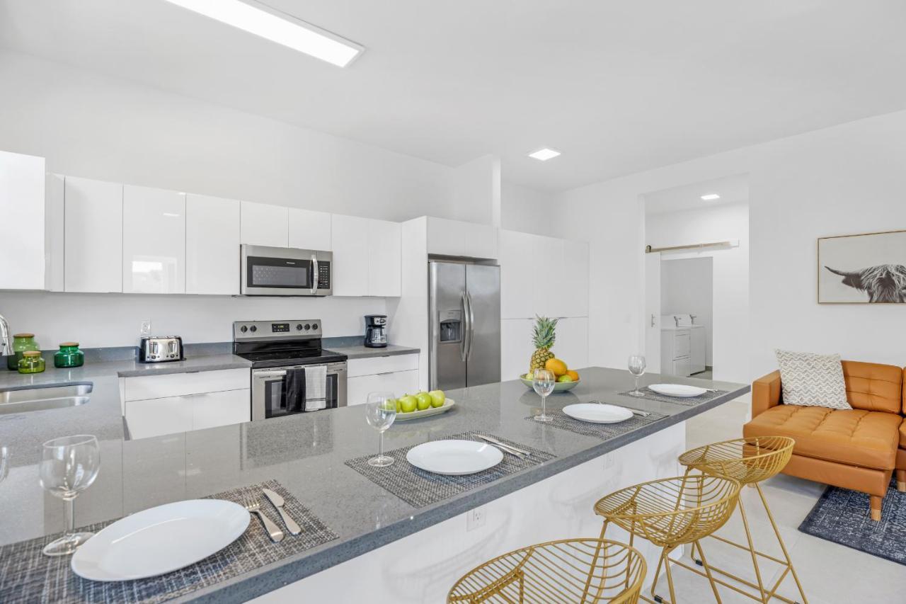 Up To 12 Guests! Modern Near Wynwood Holiday home Miami