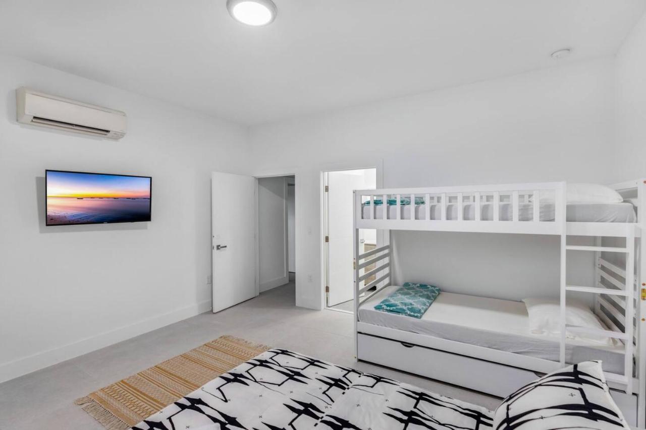 Up To 16 Guests! Modern House Near Wynwood Villa *