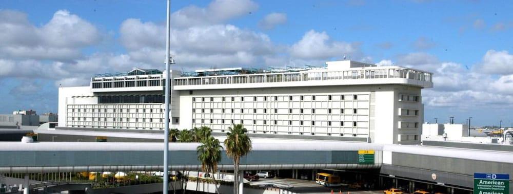Miami International Airport 3*