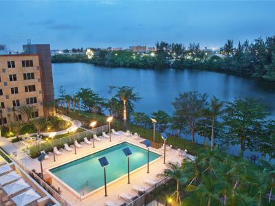 Element Miami International Airport Hotel 3*