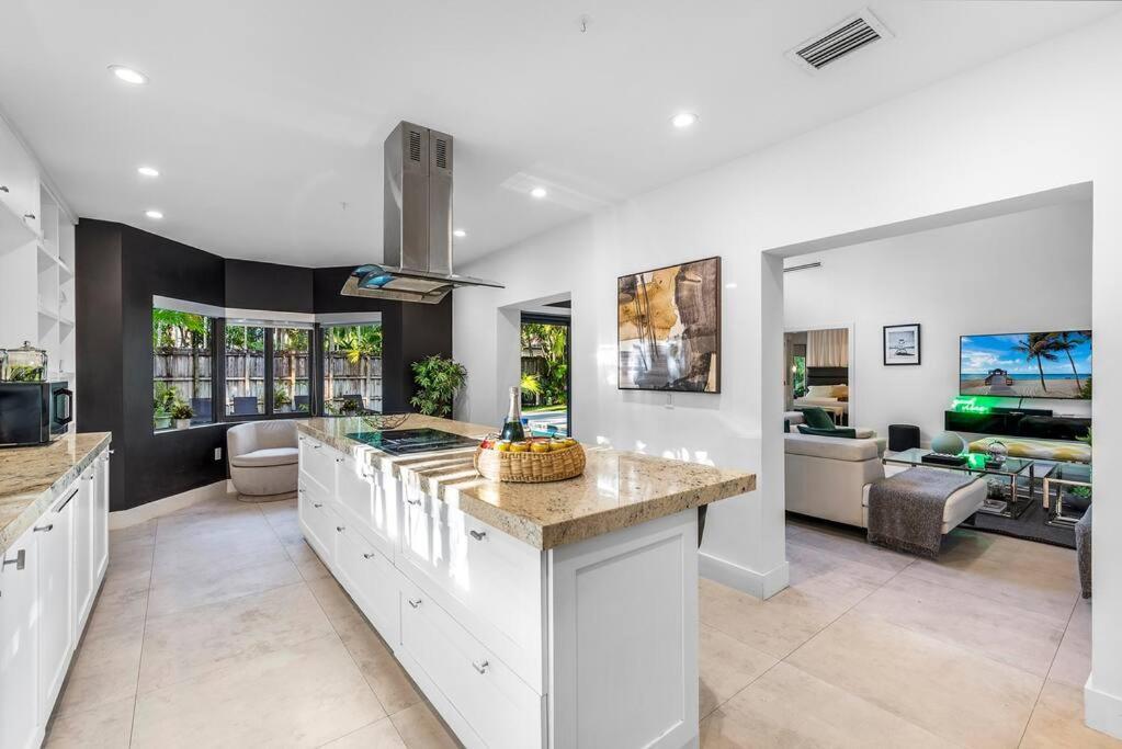 Coconut Grove With Heated Pool Sleeps 12