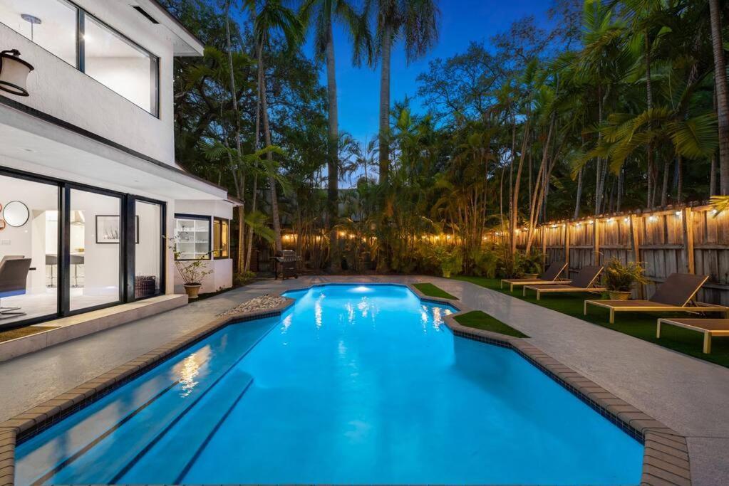 Coconut Grove With Heated Pool Sleeps 12
