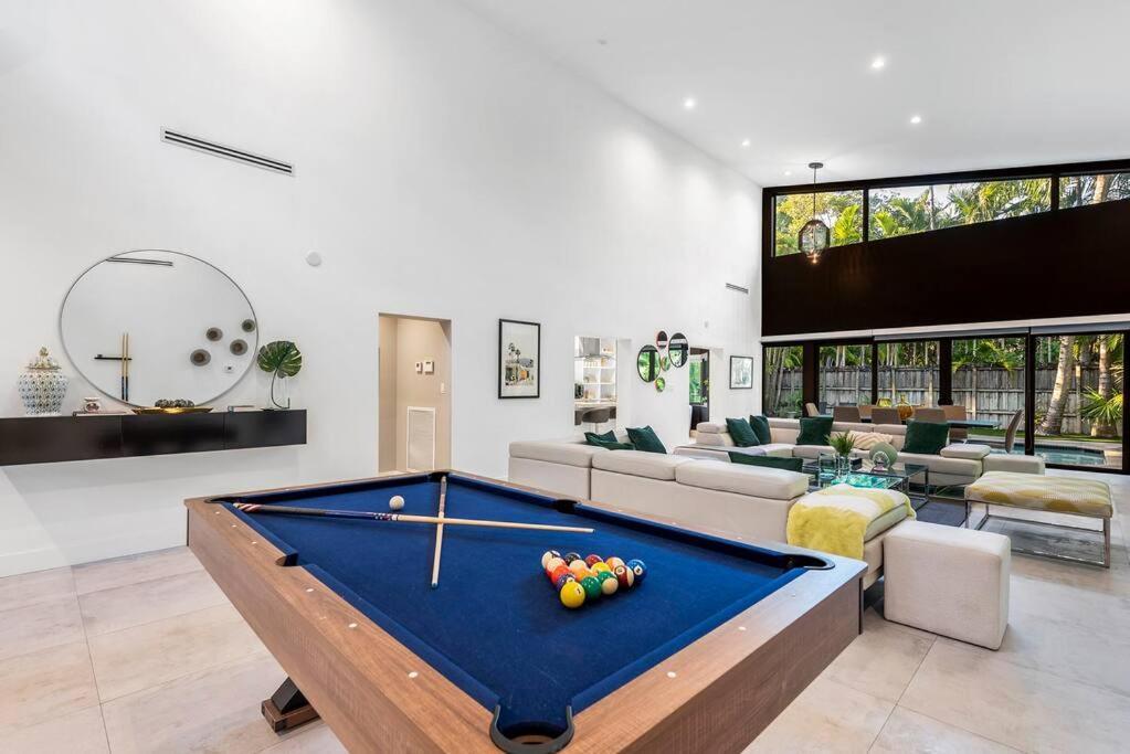 Coconut Grove With Heated Pool Sleeps 12 Holiday home Miami