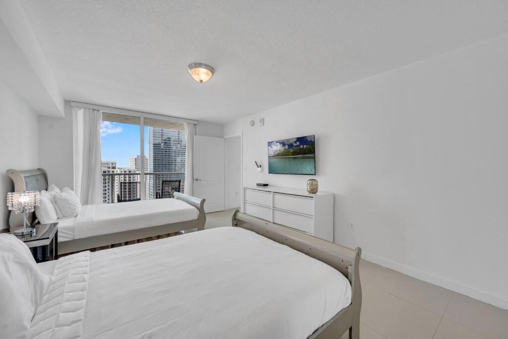 Luxurious Private Unit With Parking Apartment