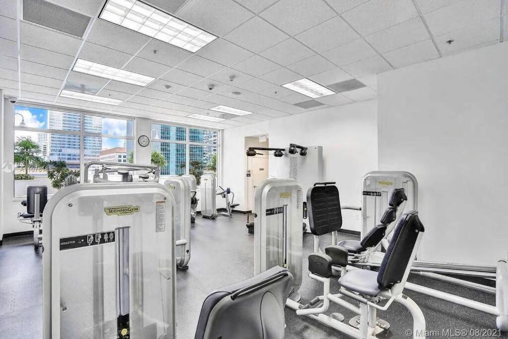 Luxurious Private Unit With Parking Miami
