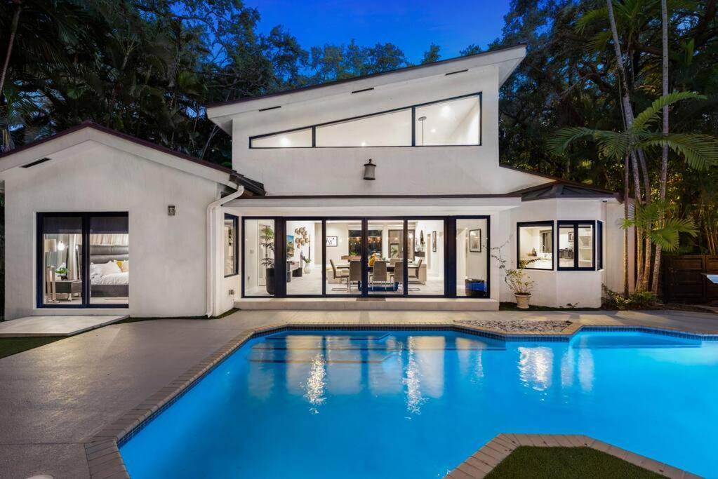 Coconut Grove With Heated Pool Sleeps 12
