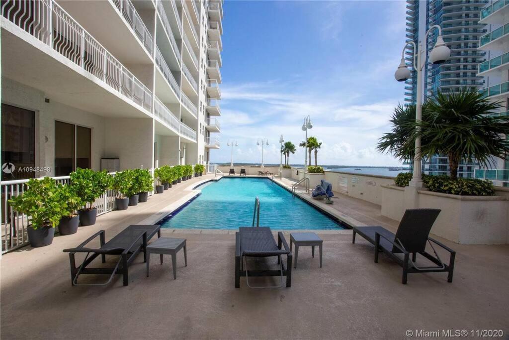 Luxurious Private Unit With Parking Apartment