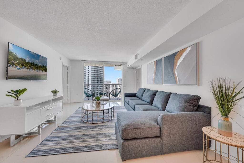 Luxurious Private Unit With Parking Miami