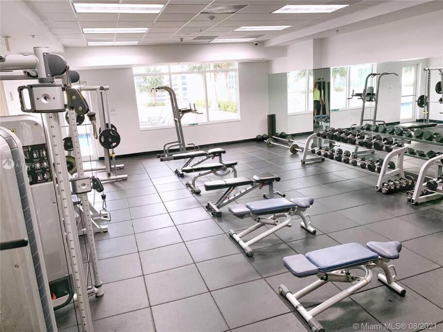 Luxurious Private Unit With Parking Apartment