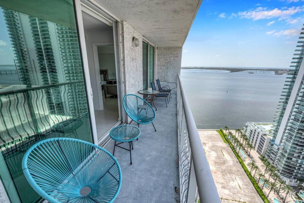 Luxurious Private Unit With Parking