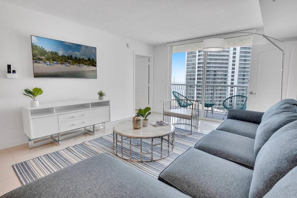 Luxurious Private Unit With Parking * Miami