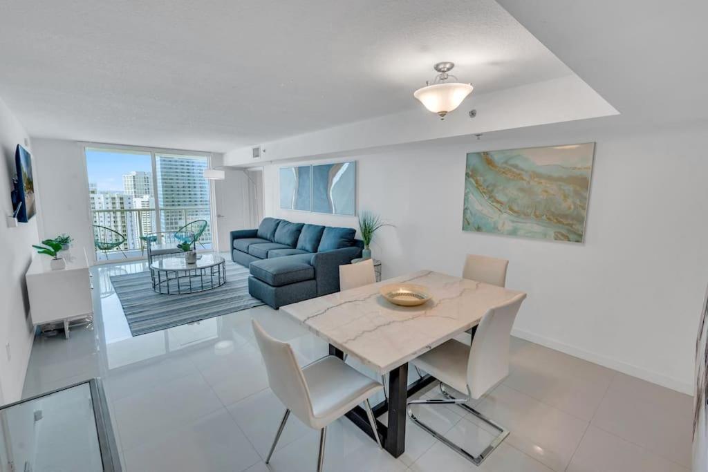 Luxurious Private Unit With Parking Miami