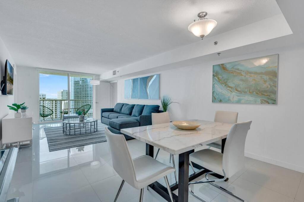 Apartment Luxurious Private Unit With Parking *