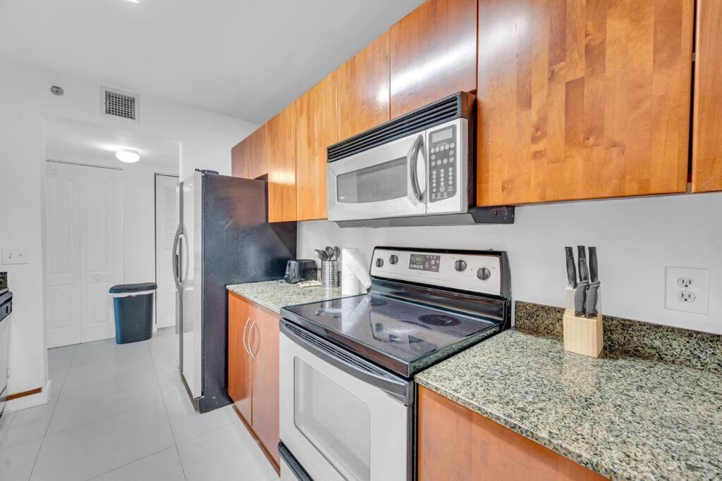 Luxurious Private Unit With Parking Apartment