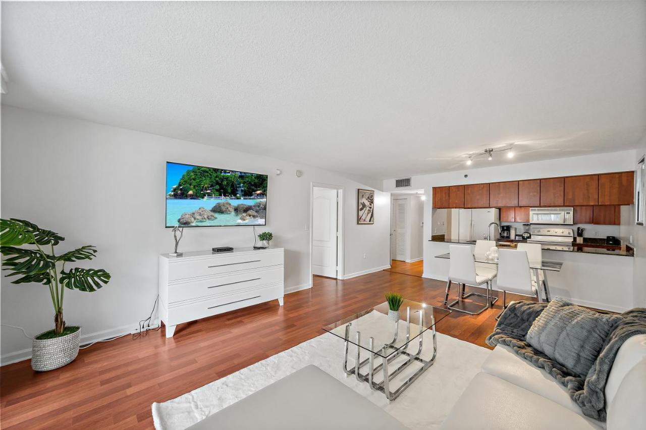Amazing Brickell Unit With Views & Free Parking Apartment *