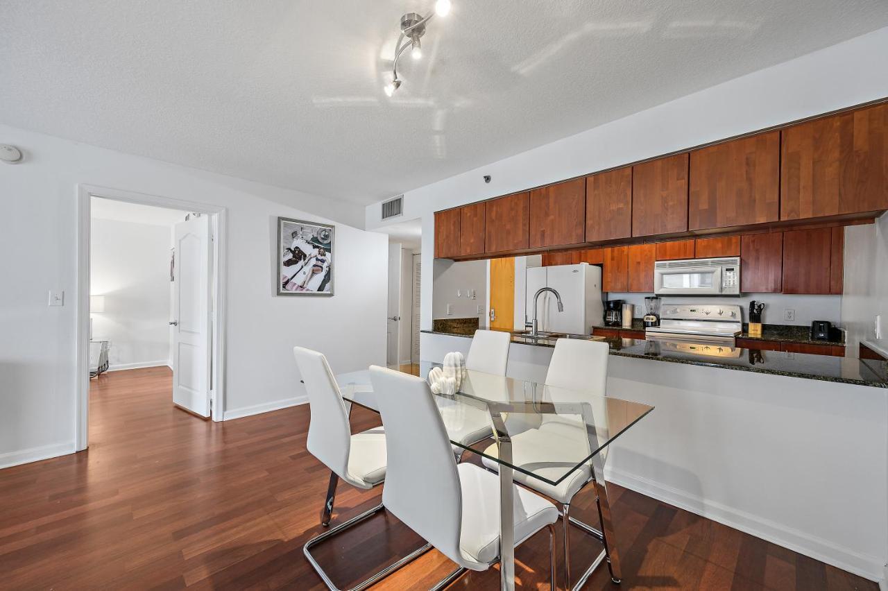 Amazing Brickell Unit With Views & Free Parking Apartment