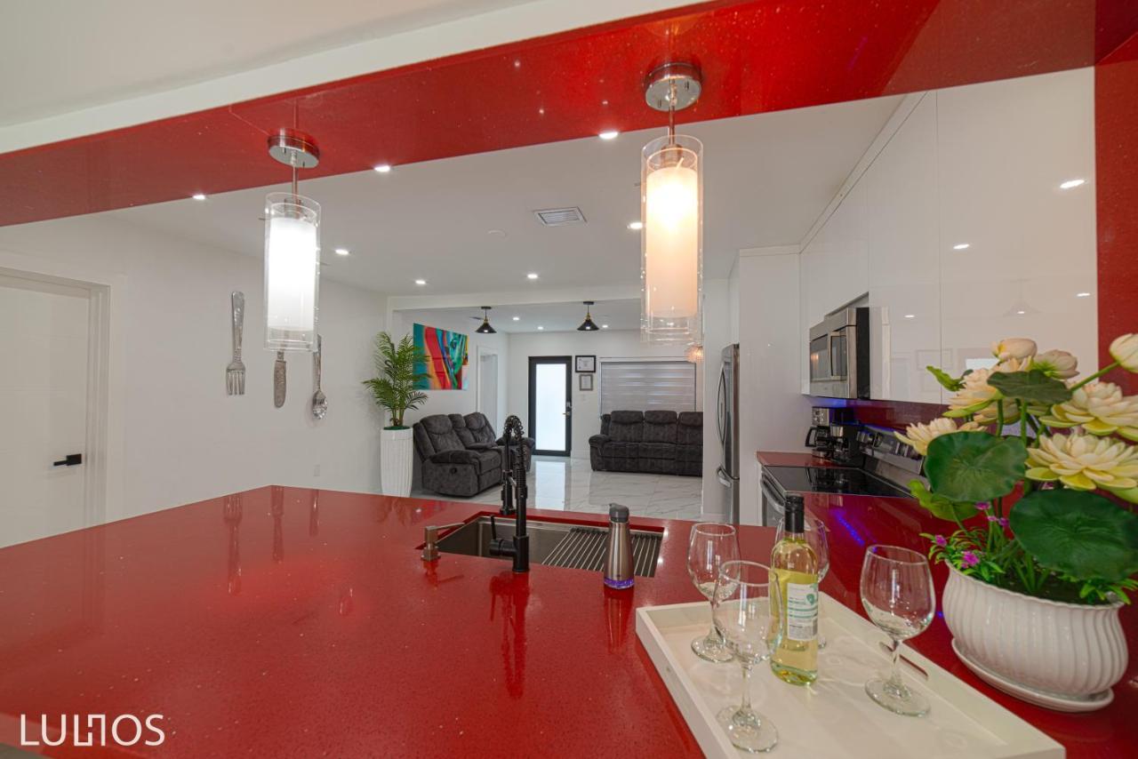 Modern 6 Bedroom With Pool And Bbq In L34 Holiday home *