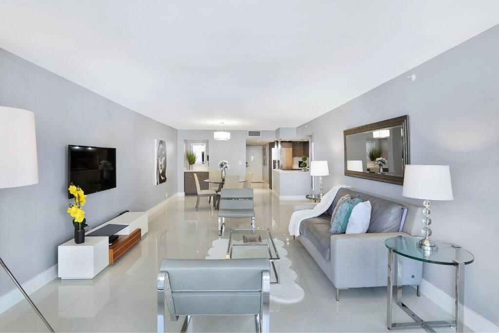 Seaduced By Skyline And Bay Views! *