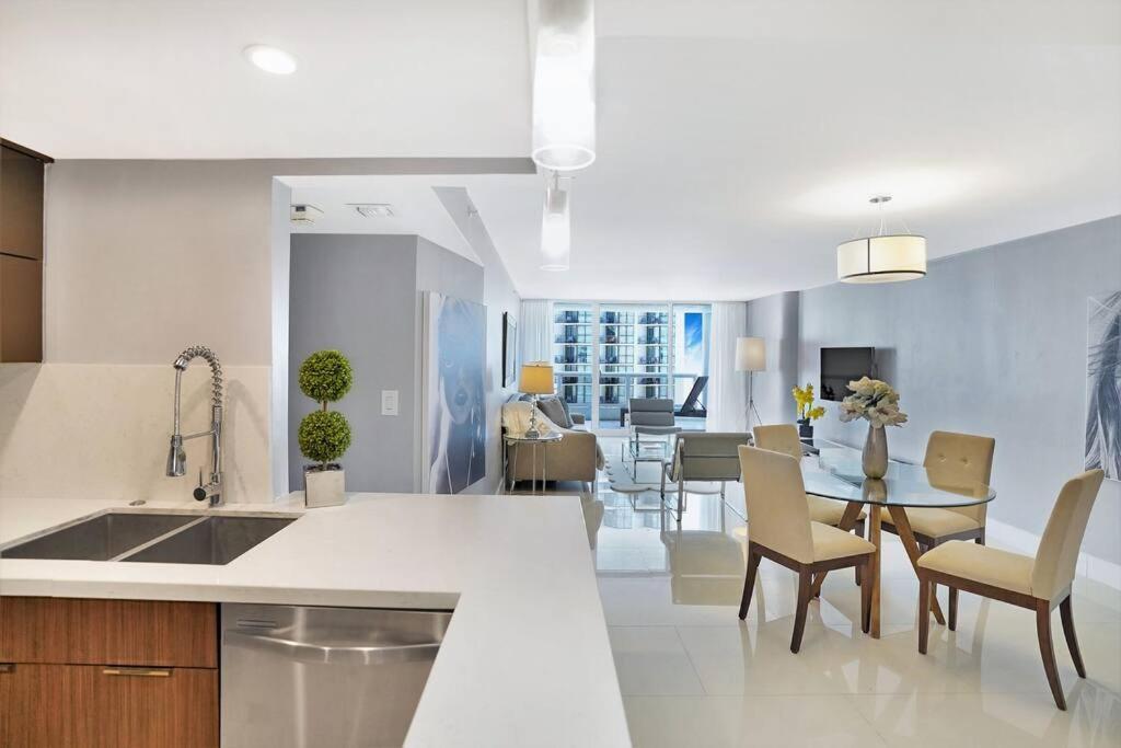 Apartment Seaduced By Skyline And Bay Views!