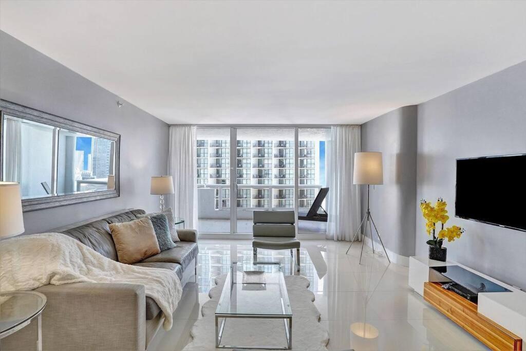 Apartment Seaduced By Skyline And Bay Views!