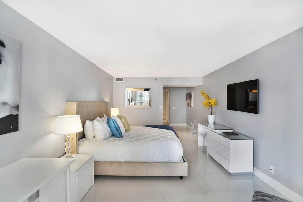 Seaduced By Skyline And Bay Views!
