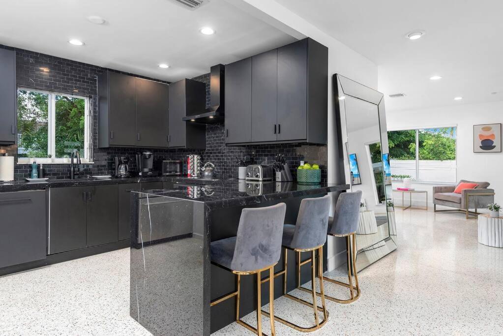 Beautiful With Heated Pool Must Seen! * Miami