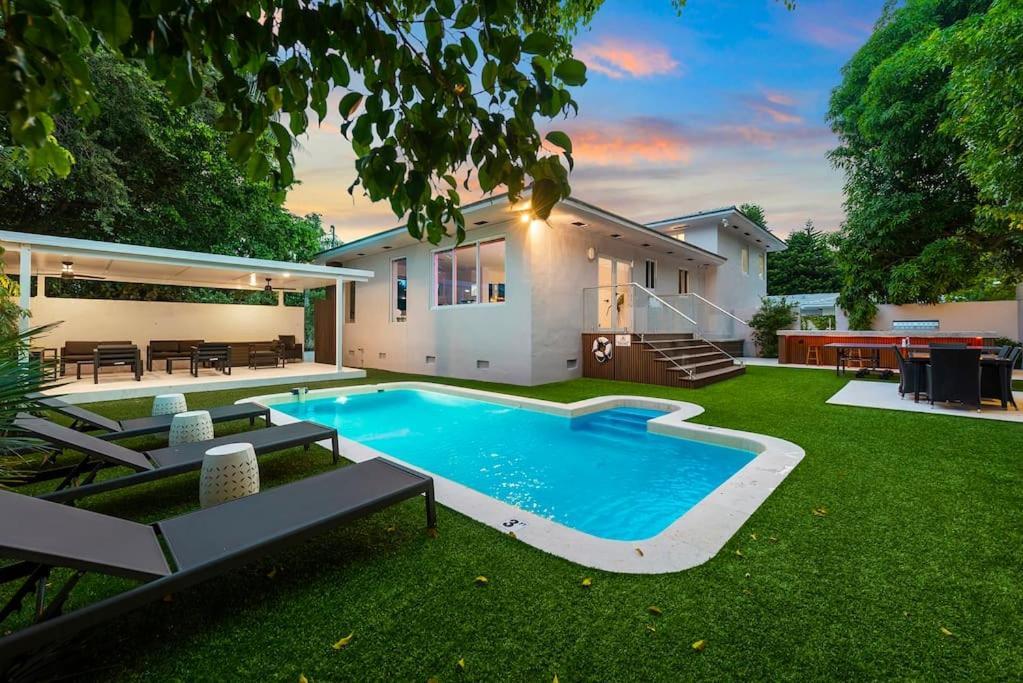 Holiday home Beautiful With Heated Pool Must Seen!