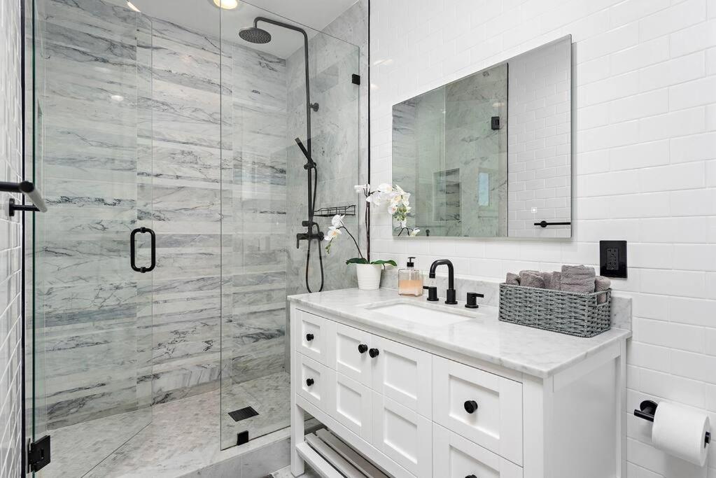 Beautiful With Heated Pool Must Seen! Miami