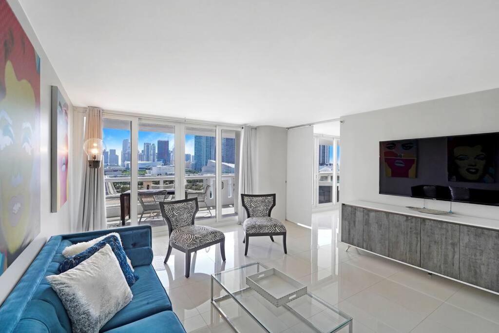 The Marilyn! Renovated And Amazing Skyline Views! *