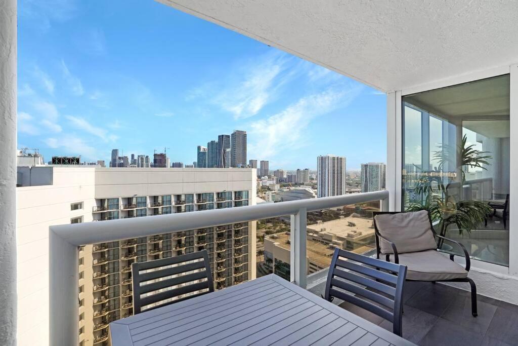 Apartment Champagne & Ice! Water Views, 2 Private Balconies!