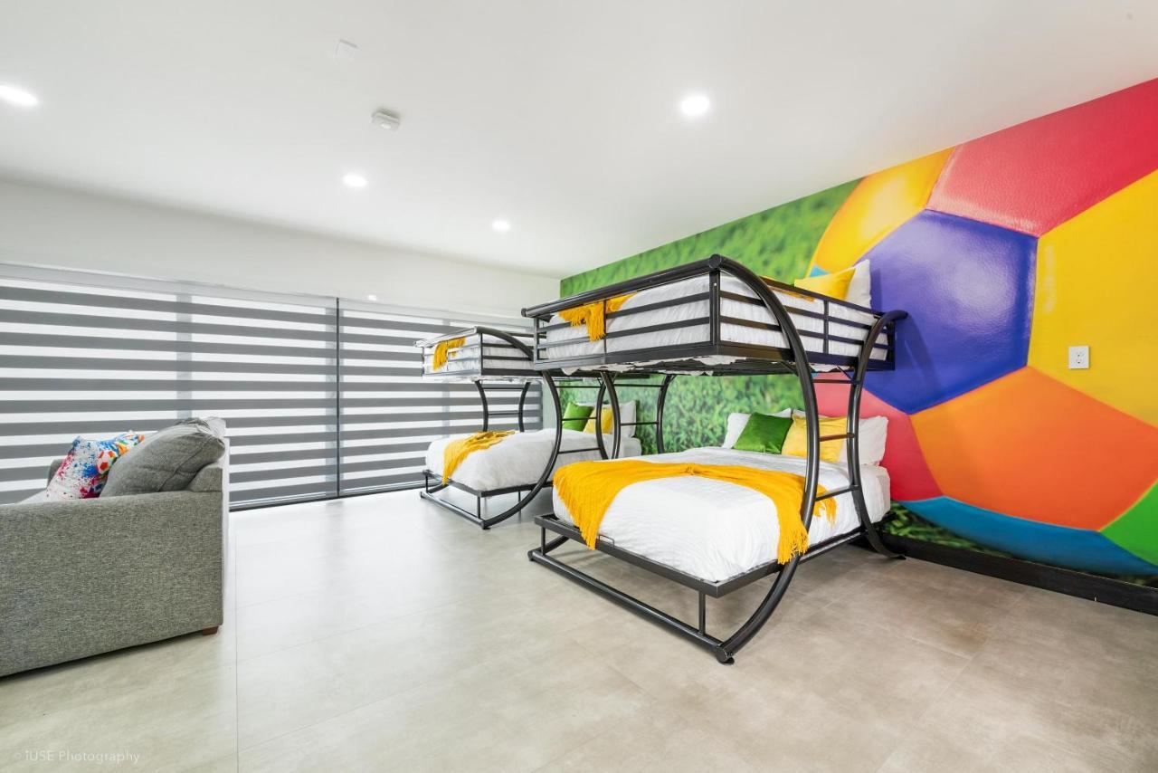Island Paradise - Pickleball, Football, Pool Bliss L61