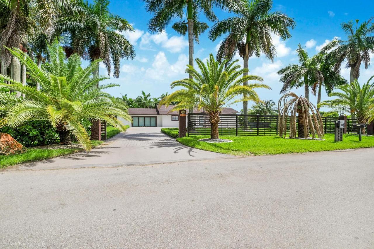 Holiday home Island Paradise - Pickleball, Football, Pool Bliss L61