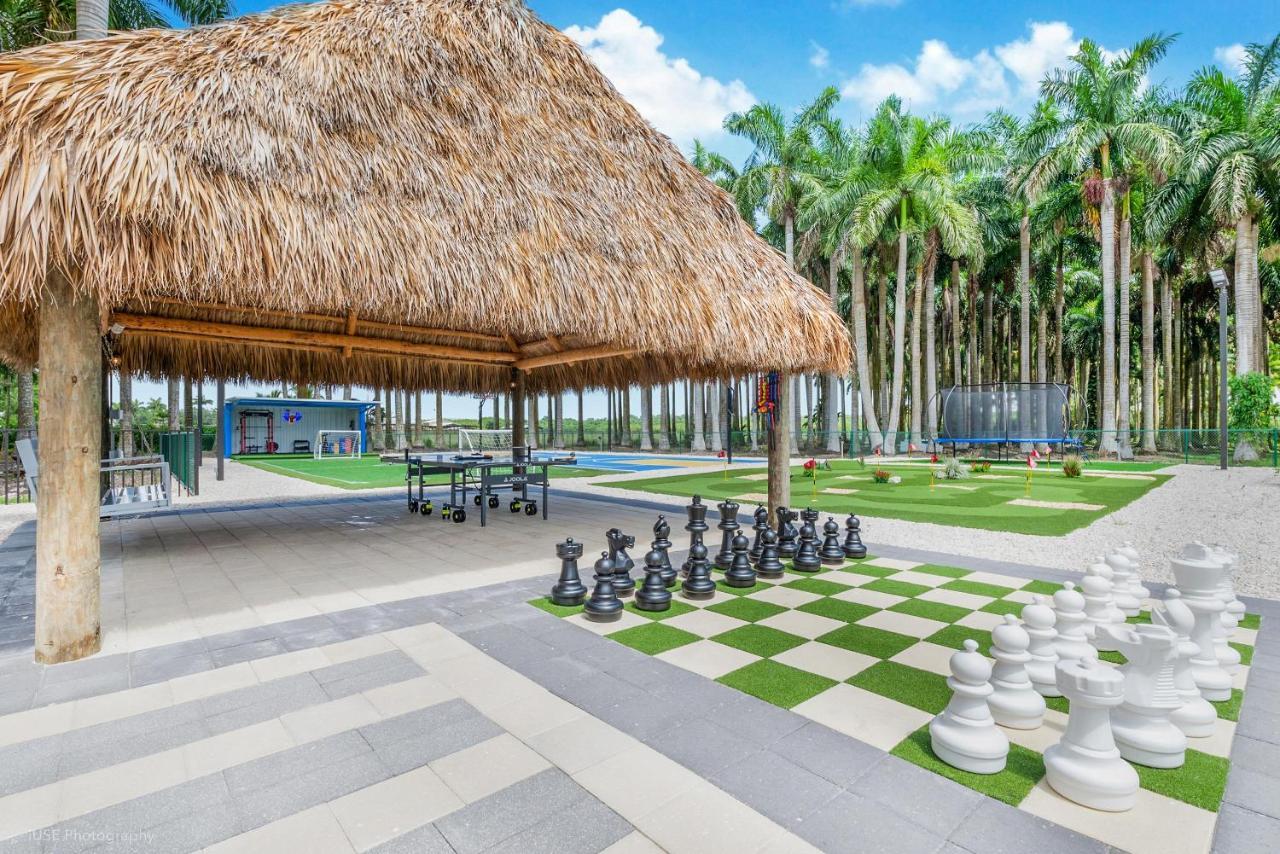 Island Paradise - Pickleball, Football, Pool Bliss L61 Miami