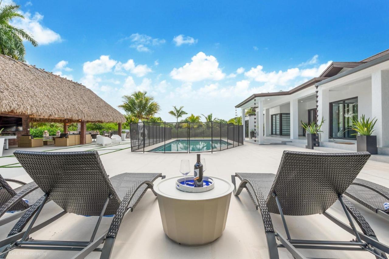 Holiday home Island Paradise - Pickleball, Football, Pool Bliss L61